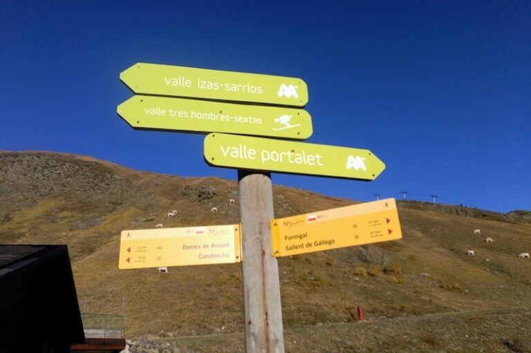 Restaurante y Taquillas - Carteles Ibones de Anayet - pico anayet