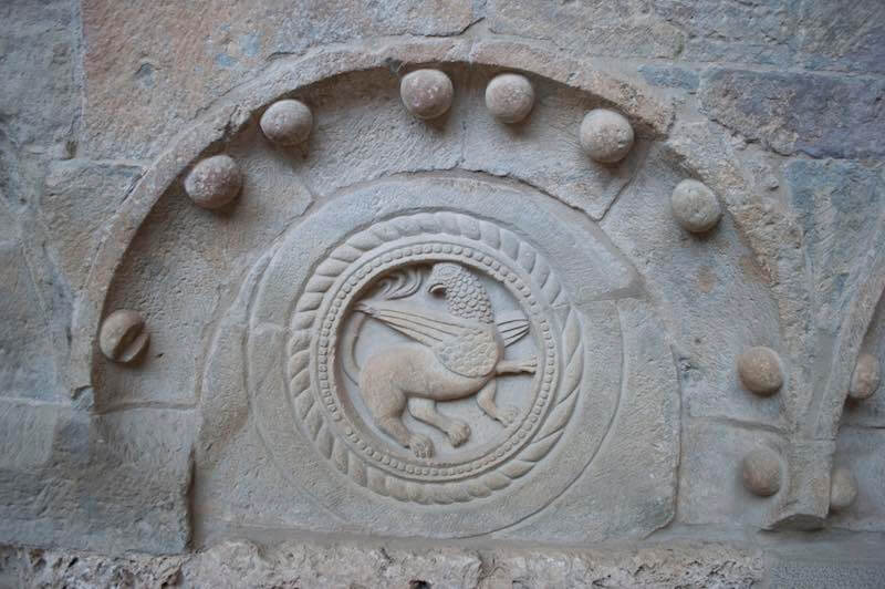 Petroglifo en forma de Crismón San Juan de la Peña