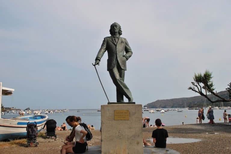 estatua de salvador dalí